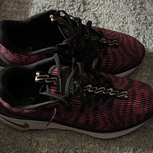 Nike Women's Black and Pink Sneakers